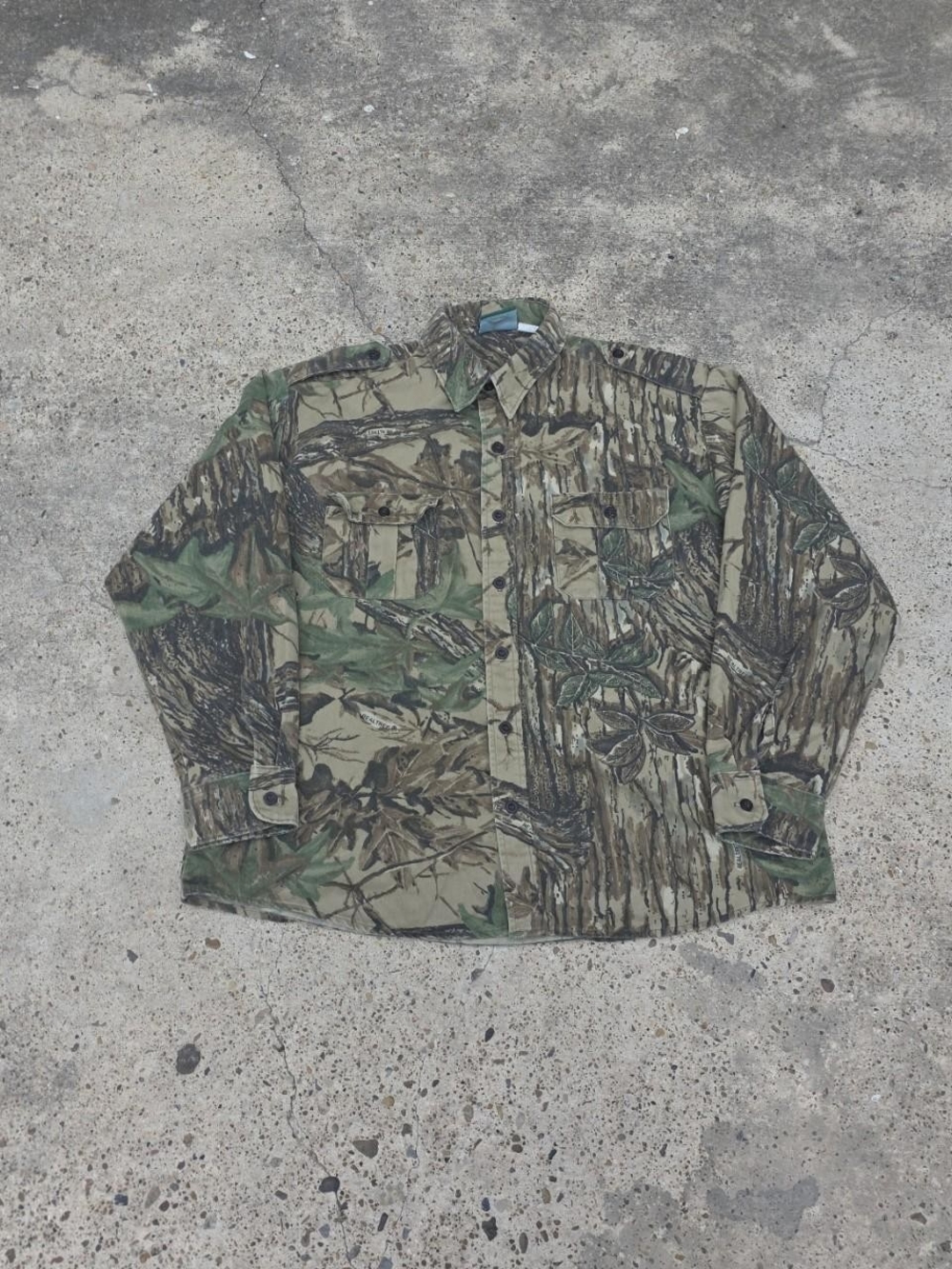 Vintage Cabelas Made in USA Realtree Camo Long Sleeve Button Up Shirt XL